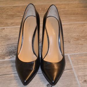 Nine West black leather pump sz 6 1/2 W
